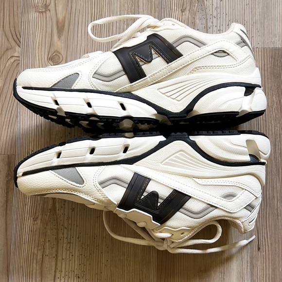 Karhu Super Fulcrum Sneakers Vanilla Ice Black NWOT - Picture 8 of 16